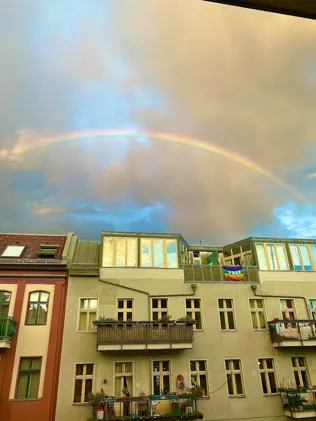 Mt-Filmdesign - Markus Thiele, Buildings and rainbow in the sky